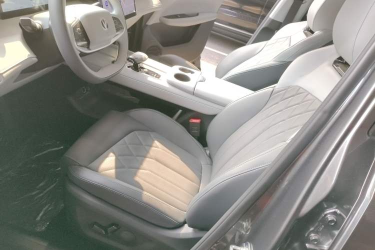 Used Changan UNI-Z New Energy 2024 Blue Whale Smart Electric iDD 125km Beyond Edition
