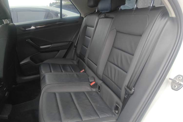 Used Volkswagen T-ROC 2021 280TSI DSG Two-Wheel Drive Comfort Connect Edition