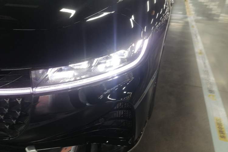 Used VOYAH PASSION 2024 PHEV Four-Wheel Drive Ultra-Long Range Flagship Model
