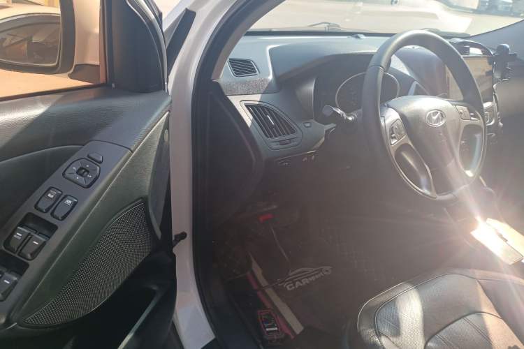 Used Hyundai ix35 2015 2.0L Automatic 2WD Smart Version China V Standard
