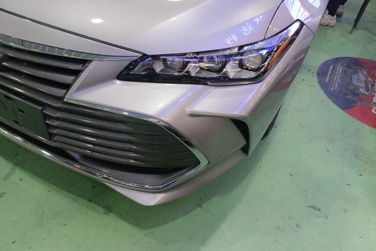 Used Toyota Avalon 2019 Dual-Engine 2.5L Luxury Edition China VI Standard