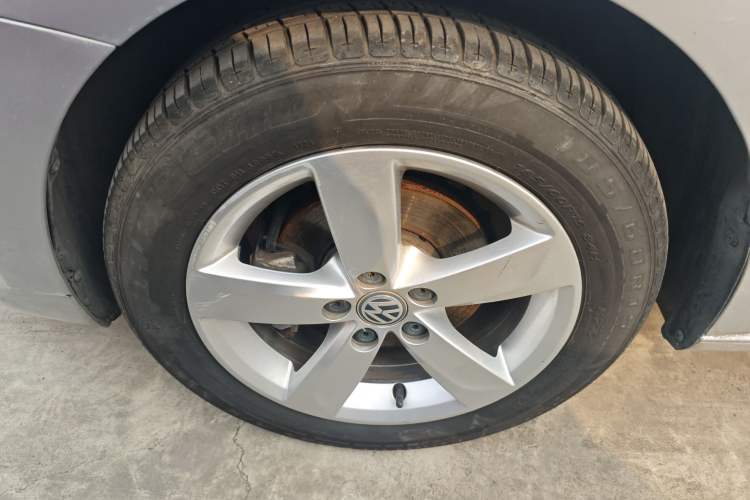 Used Volkswagen Santana 2015 1.6L Manual Comfort Edition