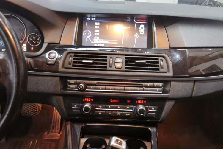 Used BMW 5 Series 2014 525Li Leading Model