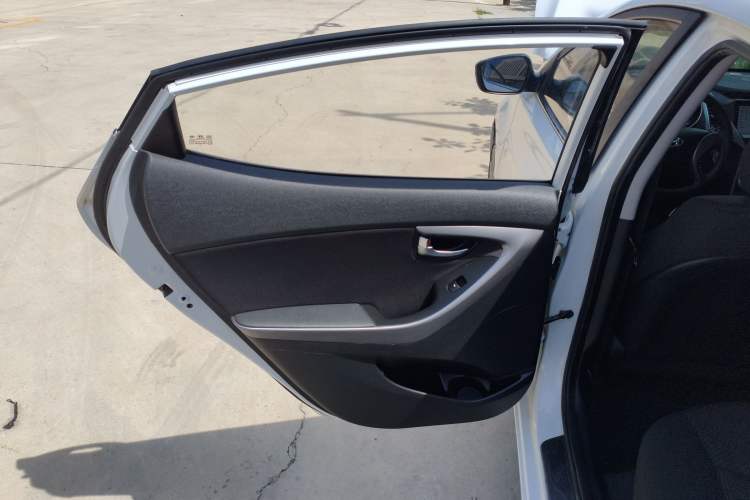 Used Hyundai Elantra 2015 1.6L Automatic Leading Model
