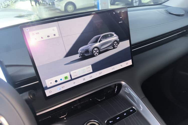 Used  E5 2024 440km Launch Edition
