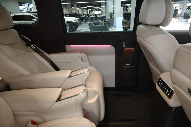 Used Li Auto MEGA 2024 Ultra Model
