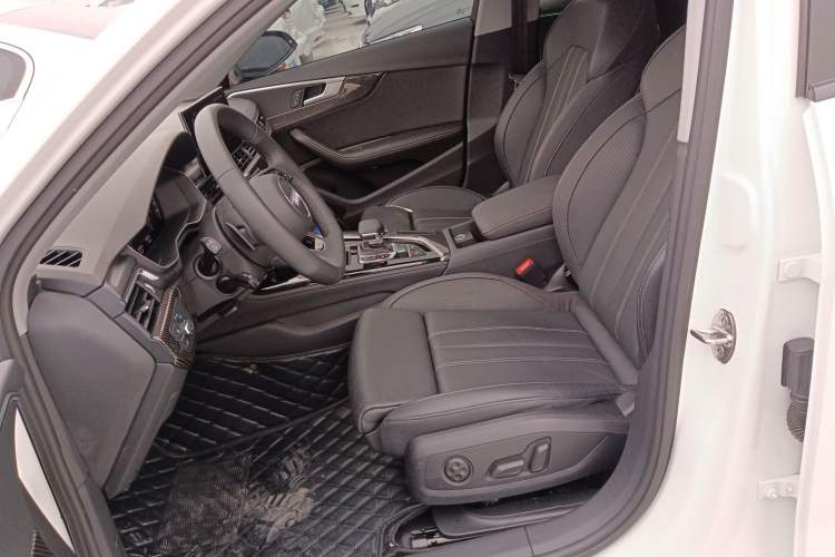 Used Audi A4L 2022 40 TFSI Luxury Dynamic Model
