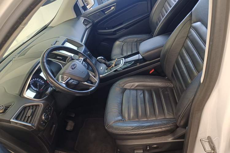 Used Ford Edge 2015 2.0T GTDi Two-Wheel-Drive High-Line Version
