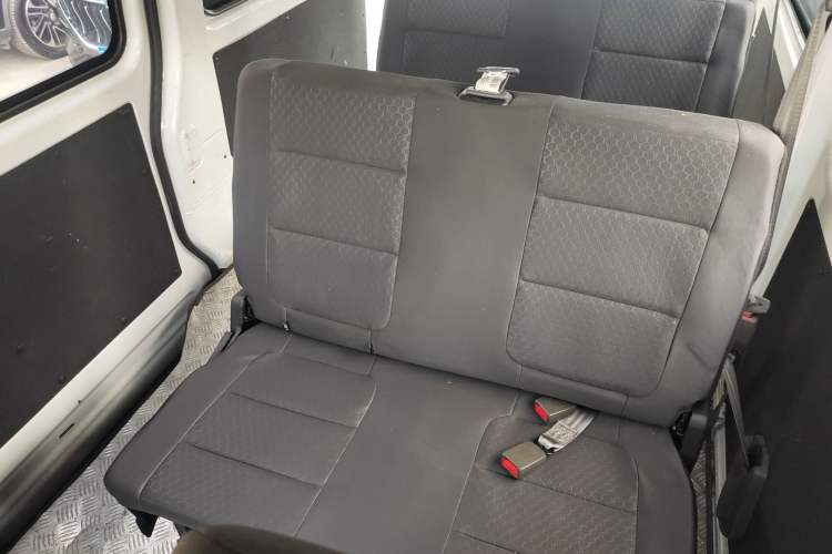 Used Chana Ruixing EM80 2025 Passenger Version Comfort Edition 6-Seater 300 km Dual-Swing Doors
