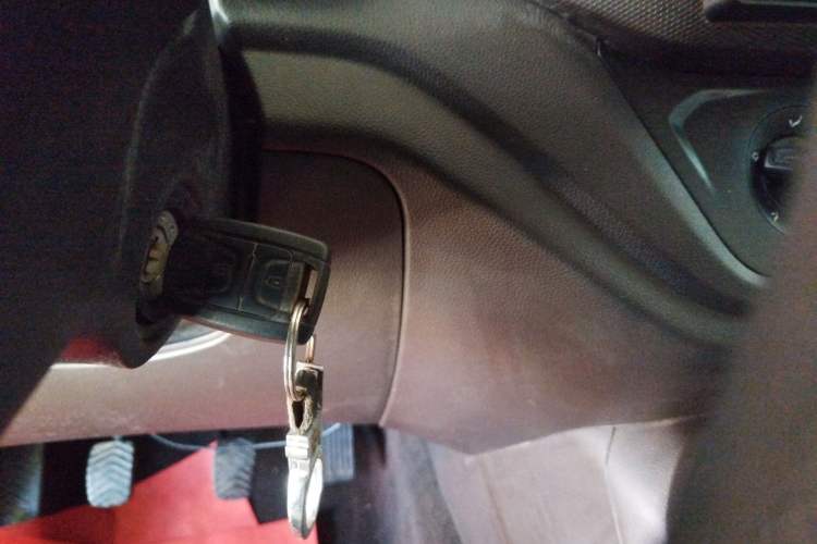 Used Wuling Hongguang V 2022 1.5L Jingqu Edition Enclosed-Window Vehicle with Electric Power Steering LAR
