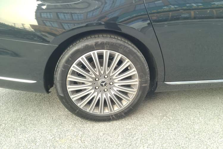 Used Mercedes-Benz E-Class 2019 Facelifted E 300 L Stylish Version
