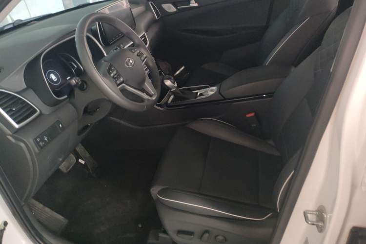 Used Hyundai Tucson 2019 280TGDi Dual-Clutch Two-Wheel Drive Fashion Edition China V Standard
