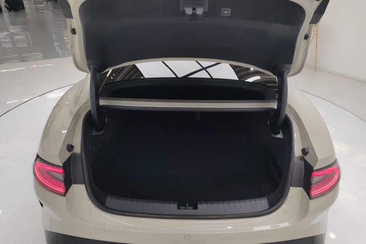 Used  SU7 2024 Rear-Drive Long-Range Intelligent Driving Version
