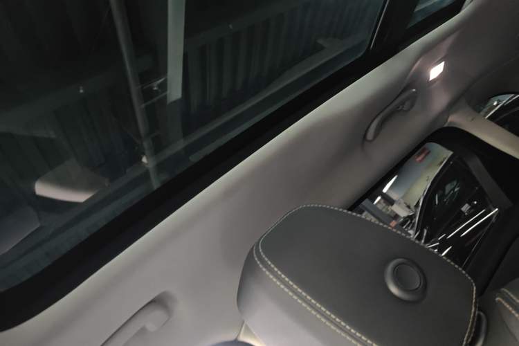 Used Land Rover Range Rover Velar 2021 P250 model