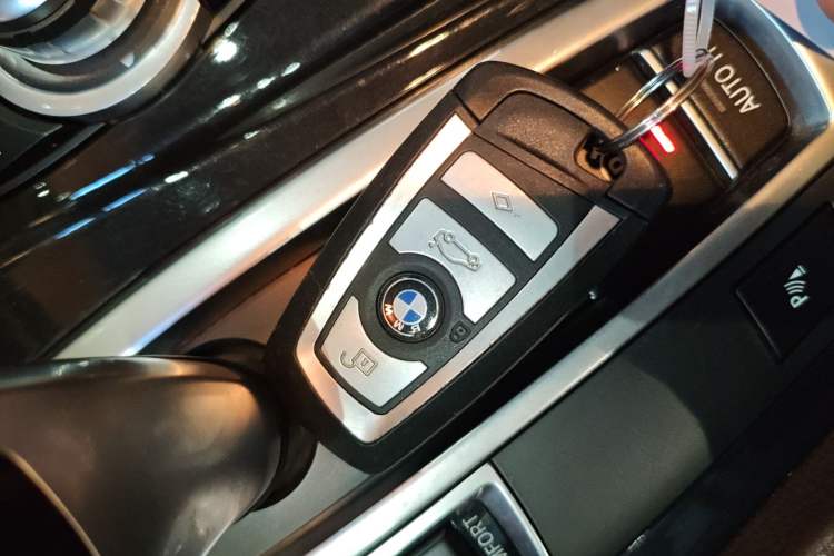 Used BMW 5 Series 2014 520Li Elegant Model