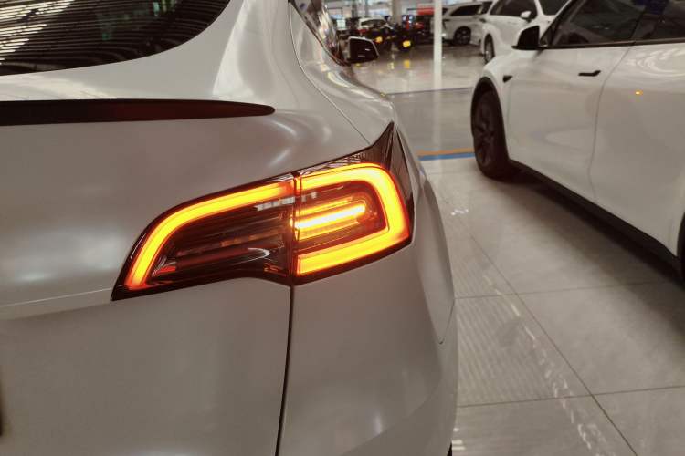 Used Tesla Model Y 2023 Rear-Wheel-Drive Version
