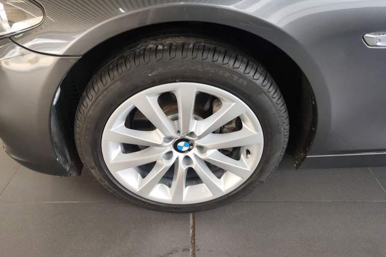 Used BMW 5 Series 2015 535Li Leading Model
