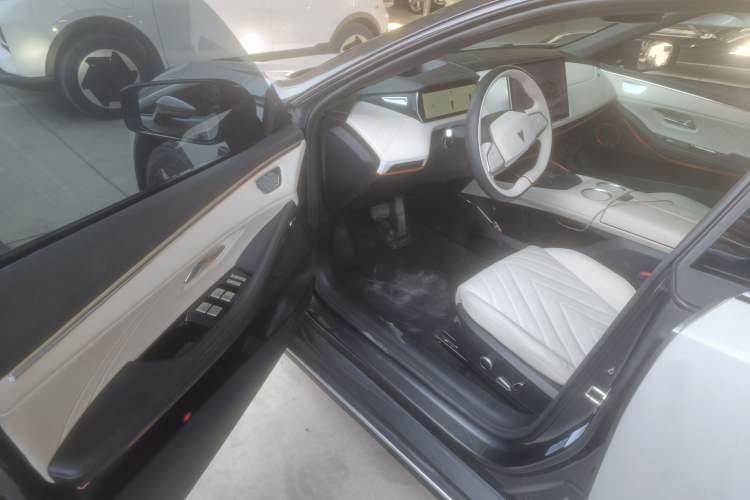 Used  SL03 2023 200Max Range-Extended Version
