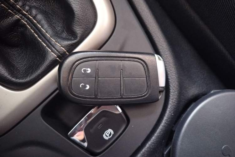 Used  Cherokee 2016 2.4L Leading Smart Version