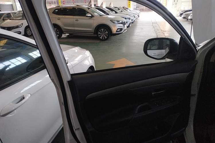 Used Mitsubishi Outlander 2016 2.0L Two-Wheel Drive Fashion Edition 5 Seats