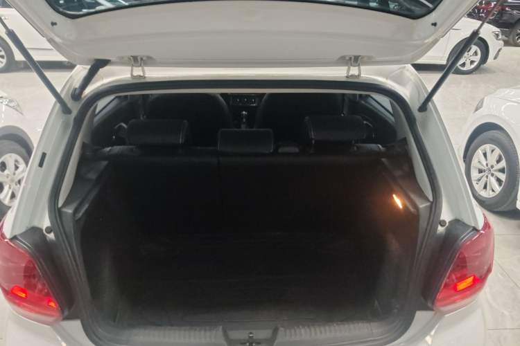 Used Volkswagen Polo 2016 1.6L Automatic Comfort Model
