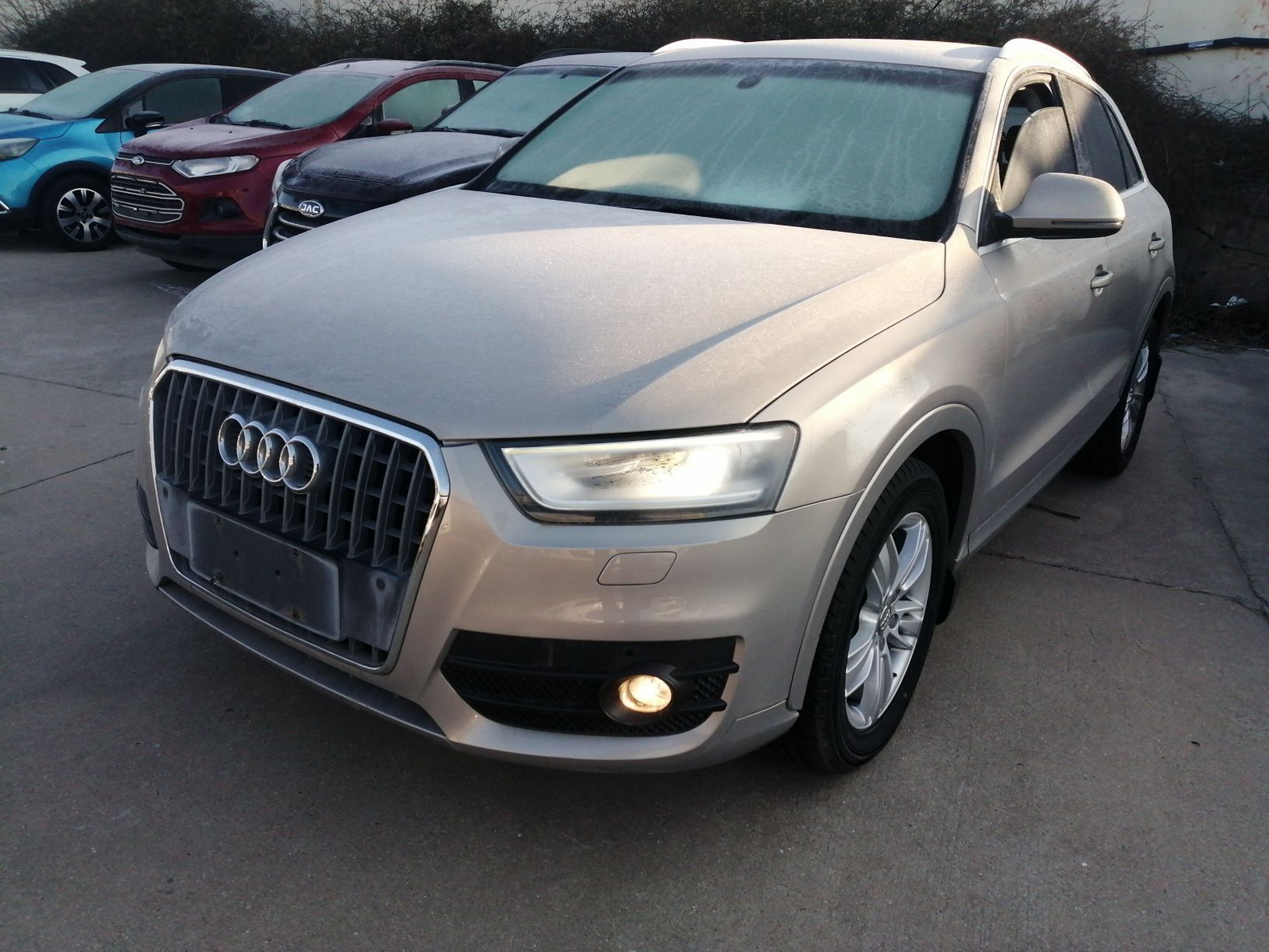 تحت مقدمة السيارة