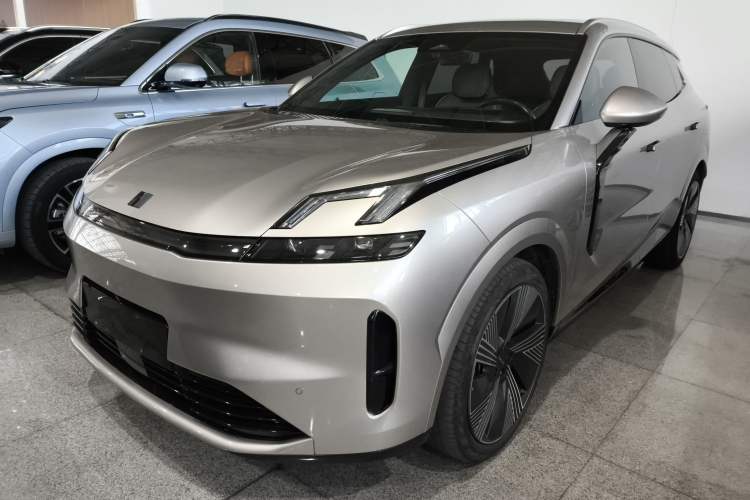 Used Lynk & Co 08 EM-P 2023 120km Long-Range Halo