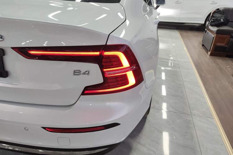 Used Volvo S60 2025 B4 Zhiyuan Luxury Edition