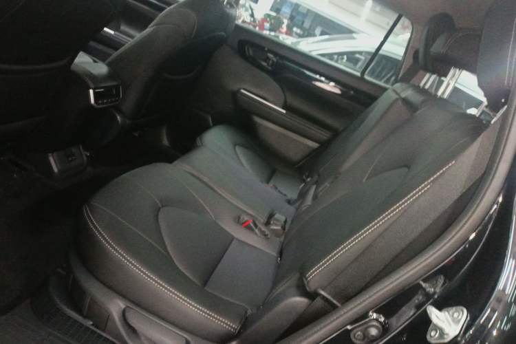 Used Toyota Highlander 2024 2.5L Smart Electric Hybrid Dual-Motor Two-Wheel-Drive Elite Edition 5 Seats
