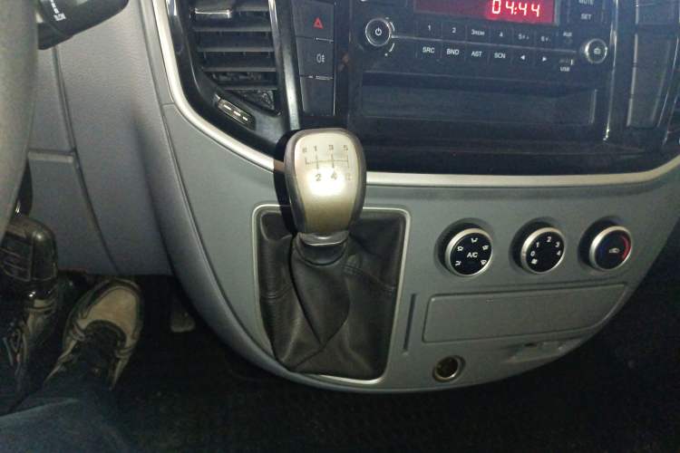 Used SAIC MAXUS Xintu V80 2023 2.0T Manual Classic Aoyuntong Short Wheelbase Ultra-Low Roof 5/6-Seater
