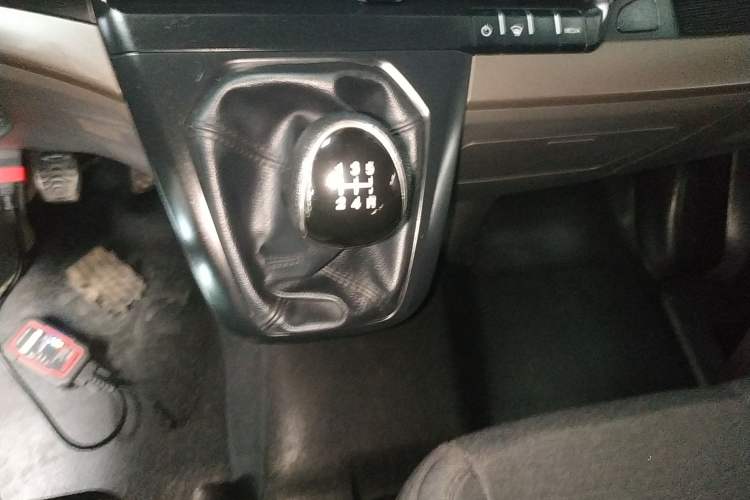 Used Ford Transit 2023 2.0T Diesel Manual Multifunction Commercial Vehicle Short Wheelbase Low Roof 5/6 Seats
