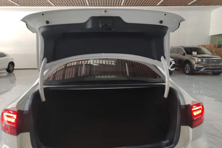 Used Volkswagen Lamando 2019 230TSI DSG Fashion Edition China VI