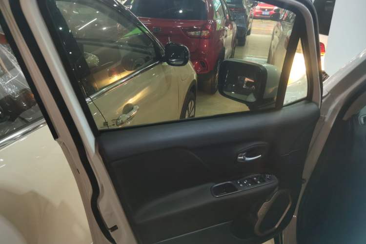 Used  Renegade 2018 Connected Large Screen Version 180T Automatic Kinetic Edition+
