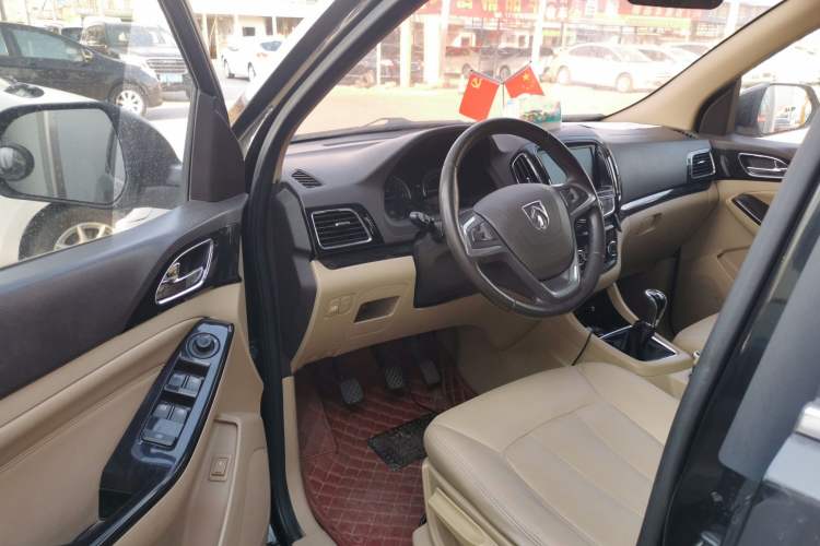 Used Baojun 730 2014 1.5L Manual Luxury Navigation ESP Version 7 Seats
