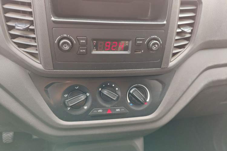 Used Wuling Hongguang V 2022 1.5L Jingqu Edition Electric-Assist LAR