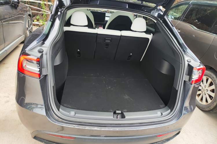 Used Tesla Model Y 2024 Rear-Wheel-Drive Version
