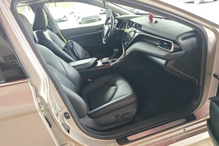 Used Toyota Camry 2019 2.0G Luxury Edition China VI Standard