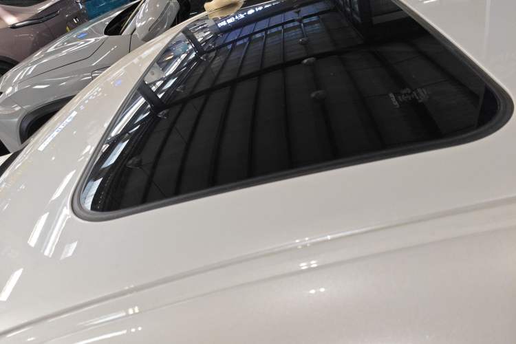 Used Lexus ES 2020 300h Deluxe Edition
