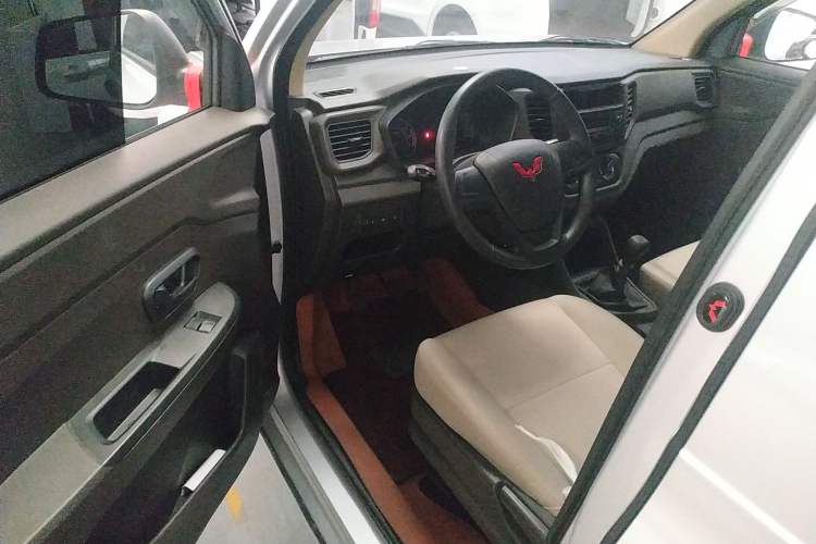 Used Wuling Hongguang V 2022 1.5L Jingqu Edition Electric-Assist LAR
