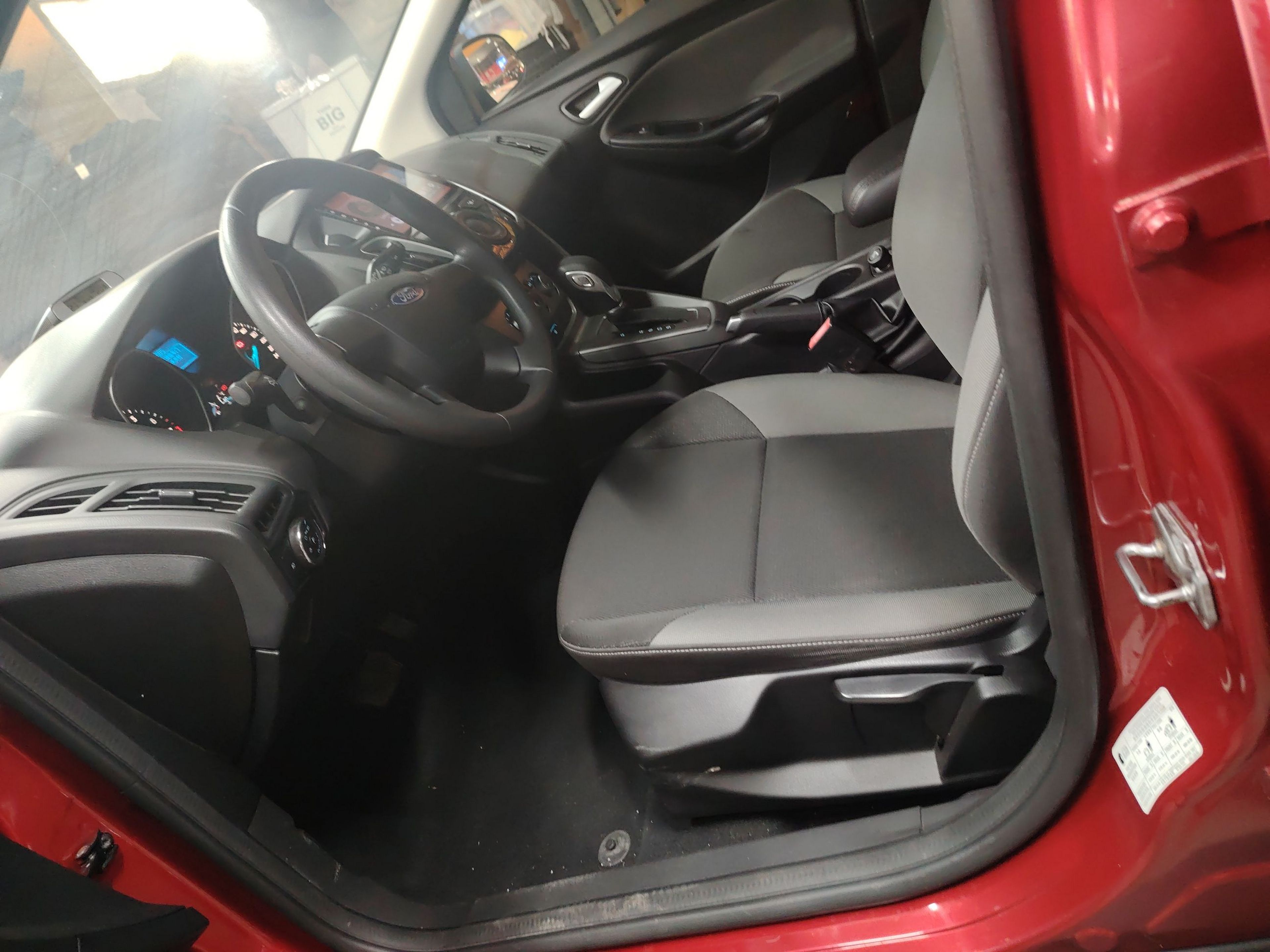 Переднее сиденье в автомобиле