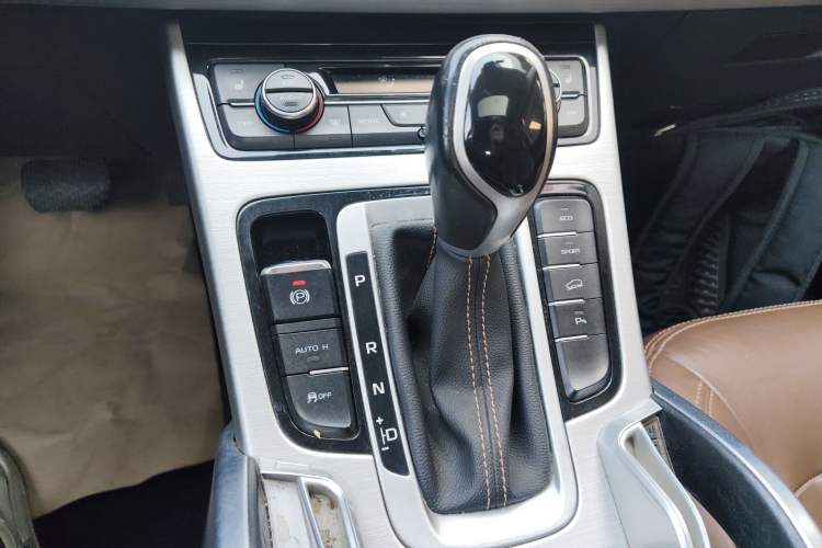 Used Geely Auto Emgrand X7 Sport 2016 1.8TD Automatic ZhiZun Version
