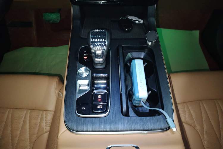 Used GAC Trumpchi GS8 2024 Linghang Series 2.0 TGDI Two-Wheel Drive Luxury Smart Connectivity Version