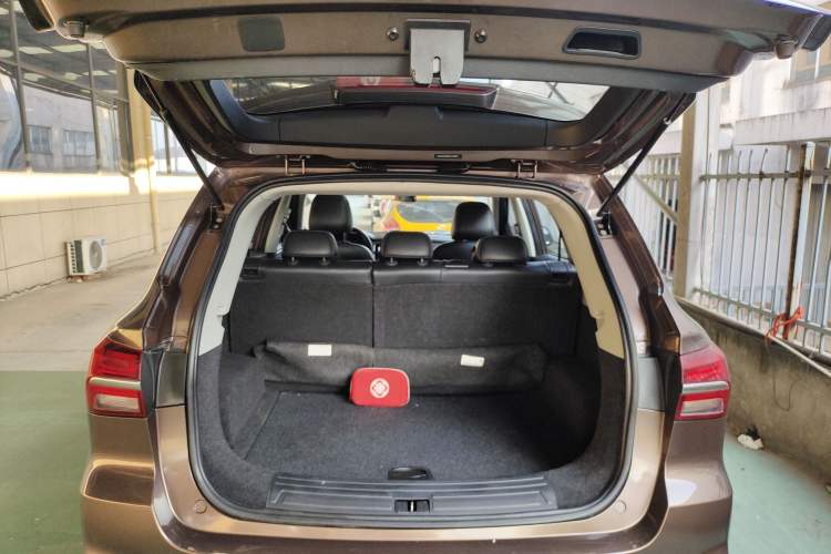 Used Roewe RX5 2016 20T Two-Wheel Drive Automatic Internet Smart Edition
