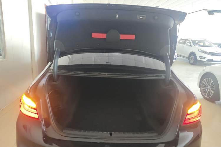 Used BMW 5 Series 2018 Restyled 530Li Leading Edition M Sport Package
