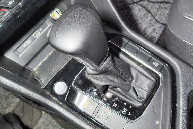 Used Volkswagen Tiguan L 2022 330TSI Automatic Two-Wheel Drive Smart Edition
