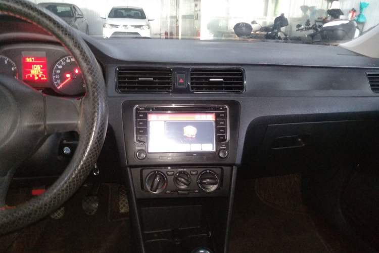 Used Volkswagen Santana 2015 1.6L Manual Fashion Edition
