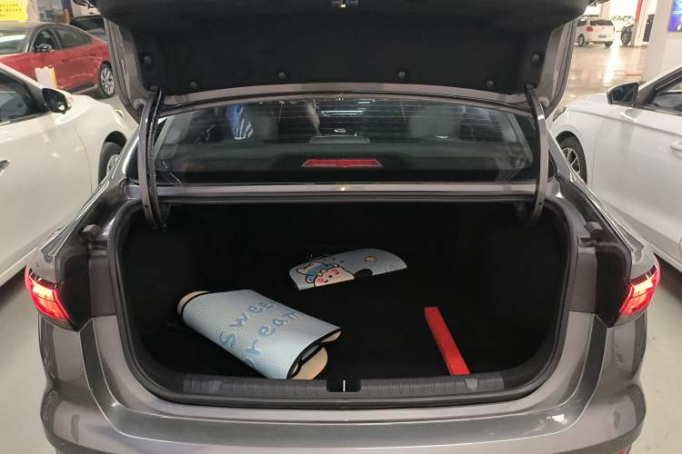 Used Geely Auto Emgrand 2022 4th Generation 1.5L CVT Luxury Model
