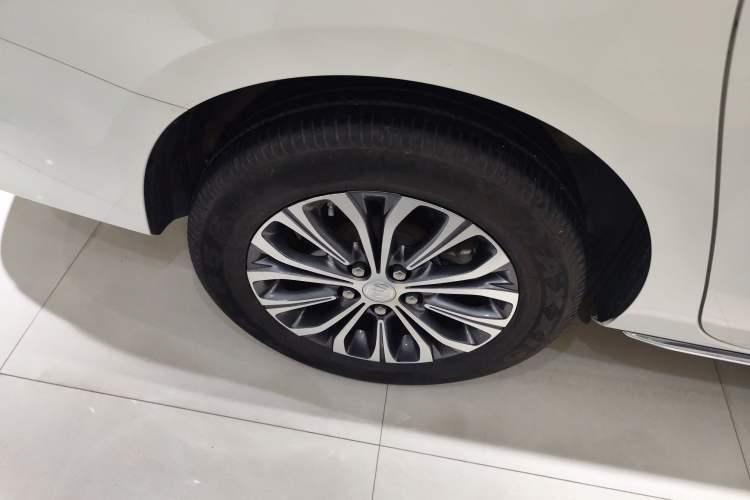 Used Buick GL8 2023 Land Executive Class Comfort Model
