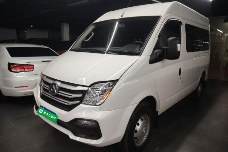 Used SAIC MAXUS Xintu V80 2023 2.0T Manual Classic Aoyuntong Short Wheelbase Mid-Roof 5/6-Seater