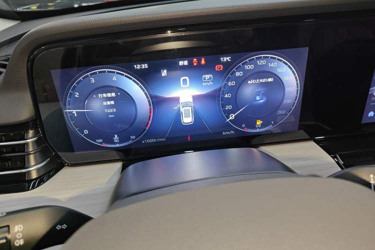 Used Hongqi HS5 2025 2.0T Two-Wheel Drive Flagship Pro Edition
